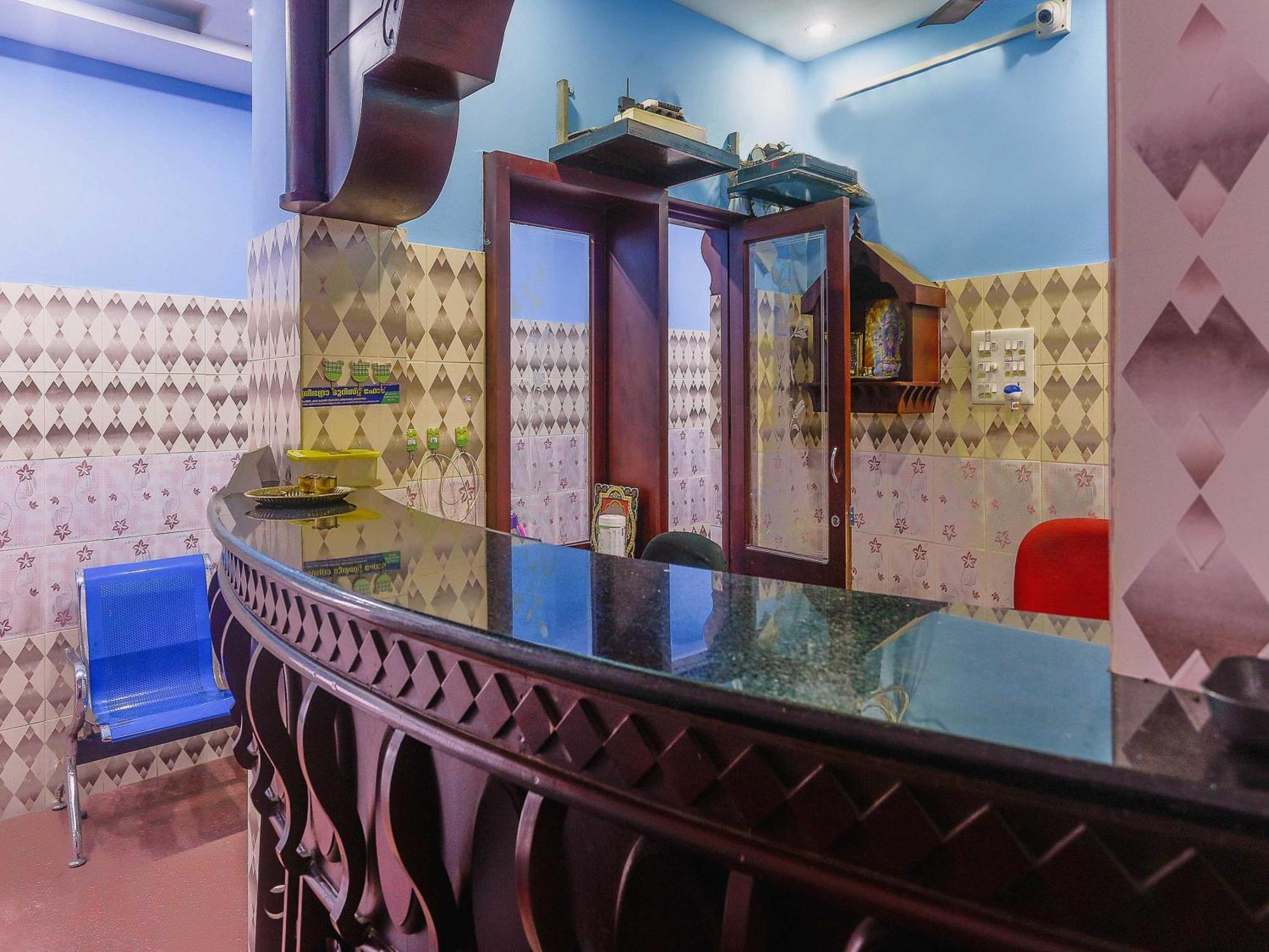 Hotel O Sree Bhadra Tourist Home Коллам Экстерьер фото