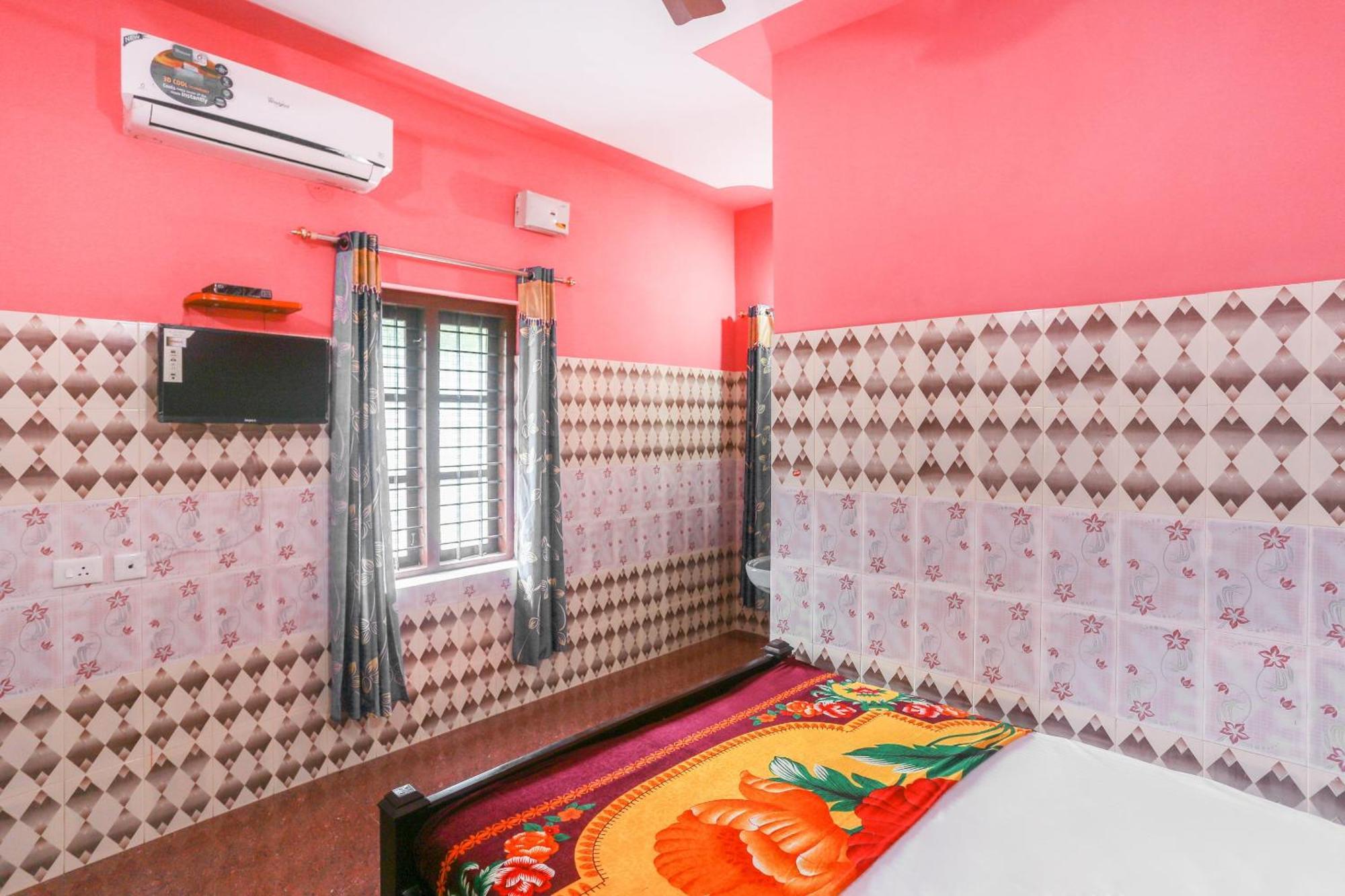 Hotel O Sree Bhadra Tourist Home Коллам Экстерьер фото