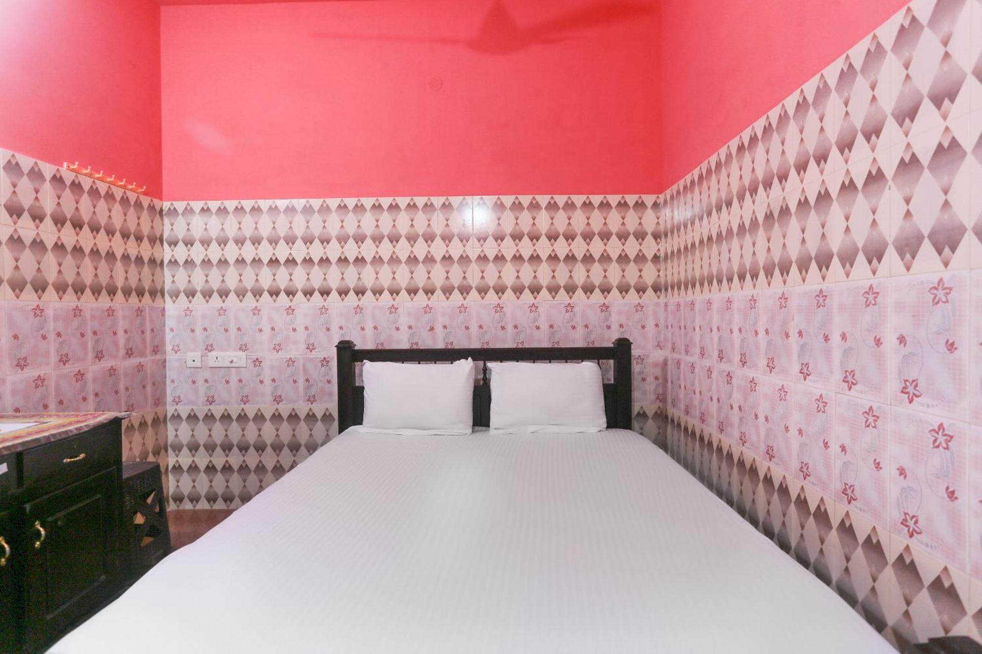 Hotel O Sree Bhadra Tourist Home Коллам Экстерьер фото
